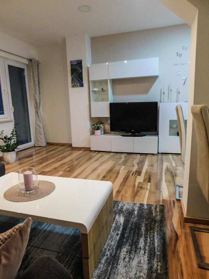 Apartman Lara Otocac Exterior photo